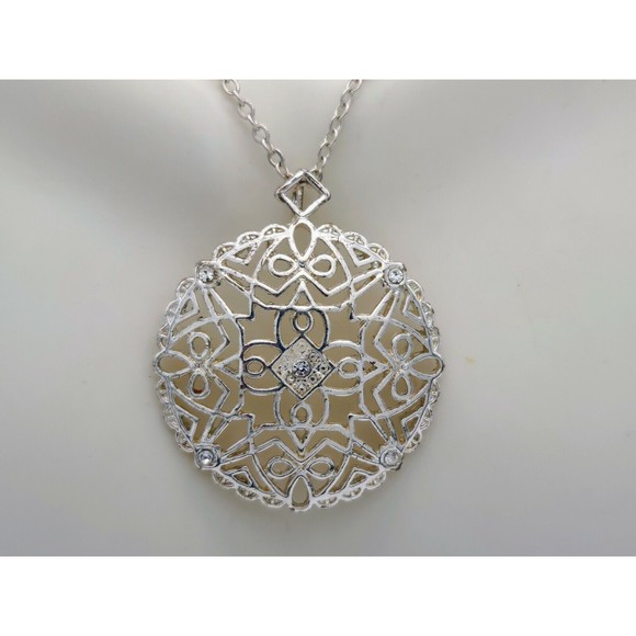 Avon Silvertone Filigree Pendant Round Rhinestone  Cutout  Necklace - Picture 1 of 6